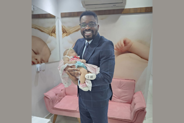 Oluwatosin Tolulope Ajidahun explica as principais etapas que marcam o crescimento do embrião até o nascimento.