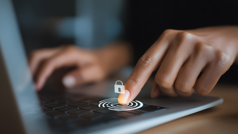 A visão de Antônio Fernando Ribeiro Pereira destaca como sistemas integrados de RH elevam a eficiência e a transparência na gestão pública.